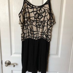 NWT Patterned top romper with pockets
